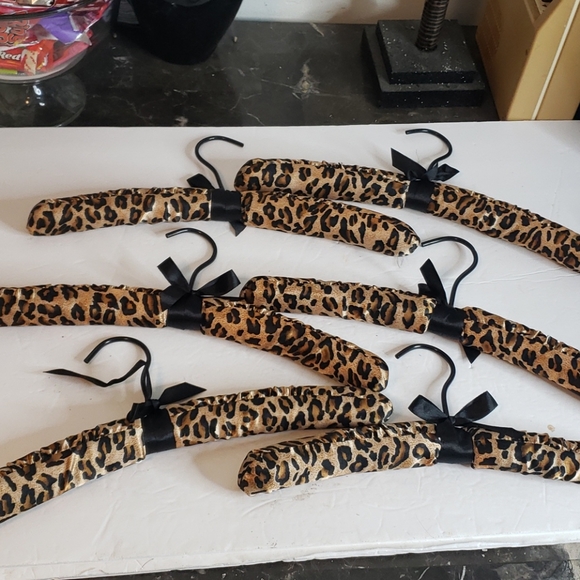 Accessories - Cheetah Print Cushioned Clothes Hangers x6